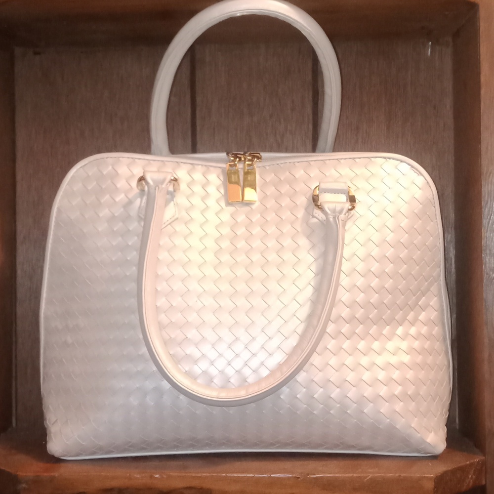 Vintage ganon woven pearl white and gold handbag